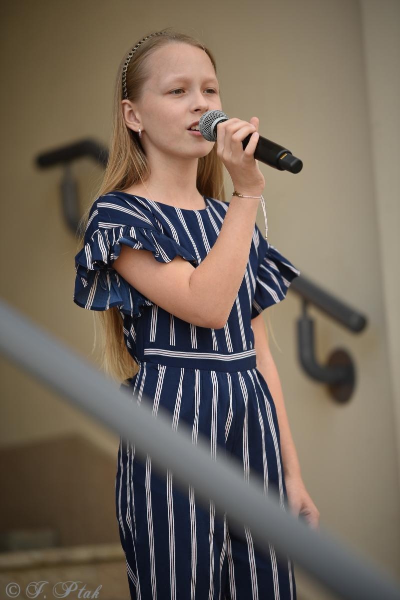 Zdjęcie w galerii na portalu naszraciborz.pl: Wokalistki MDK zaśpiewały na Zamku w Raciborzu [FOTO i WIDEO] wiadomości z regionu