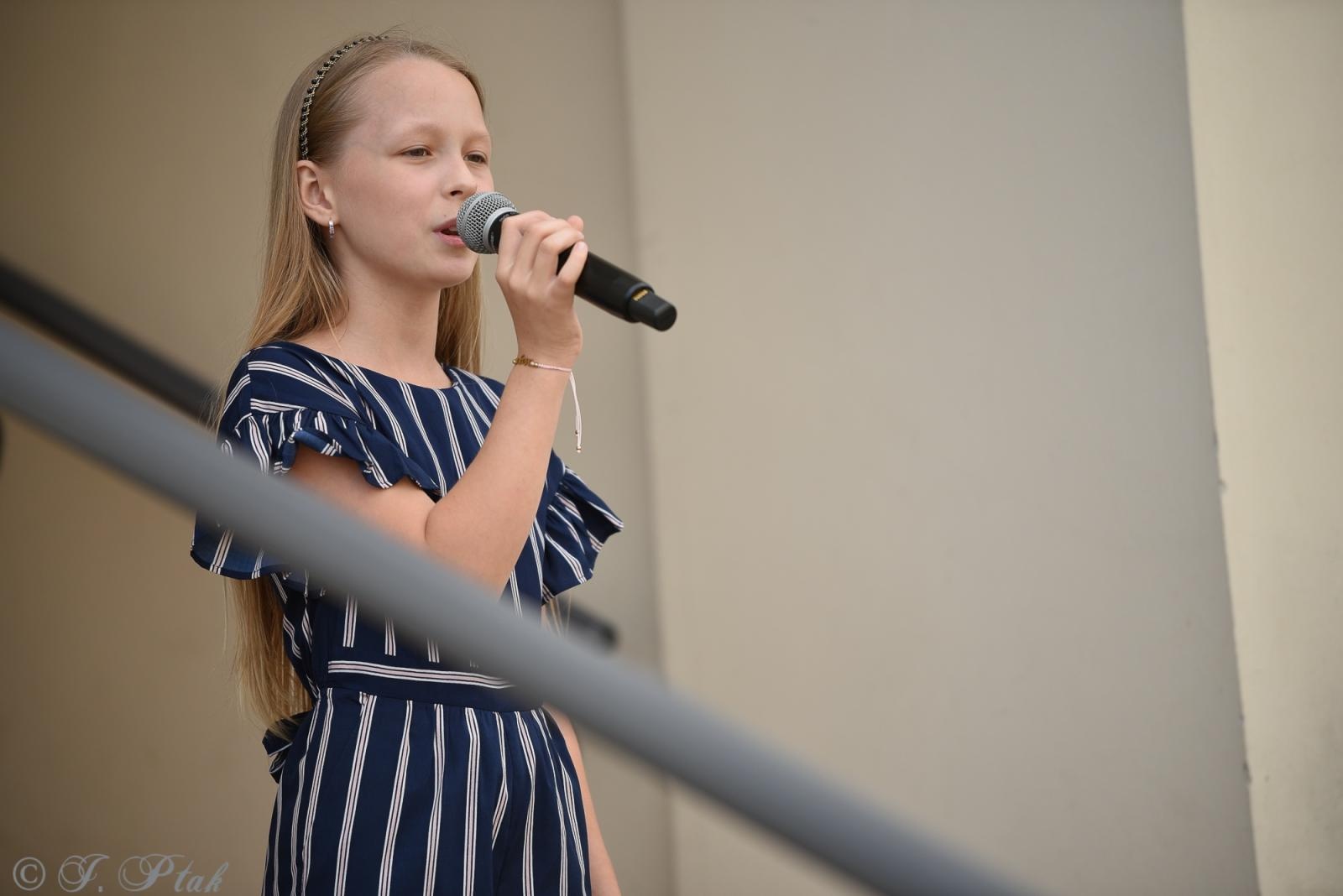 Zdjęcie w galerii na portalu naszraciborz.pl: Wokalistki MDK zaśpiewały na Zamku w Raciborzu [FOTO i WIDEO] wiadomości z regionu