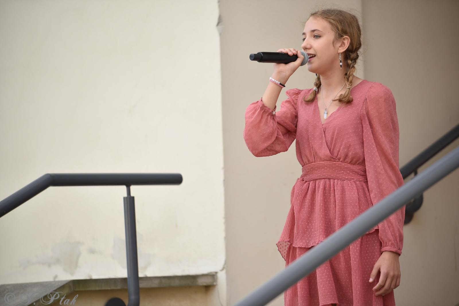 Zdjęcie w galerii na portalu naszraciborz.pl: Wokalistki MDK zaśpiewały na Zamku w Raciborzu [FOTO i WIDEO] wiadomości z regionu