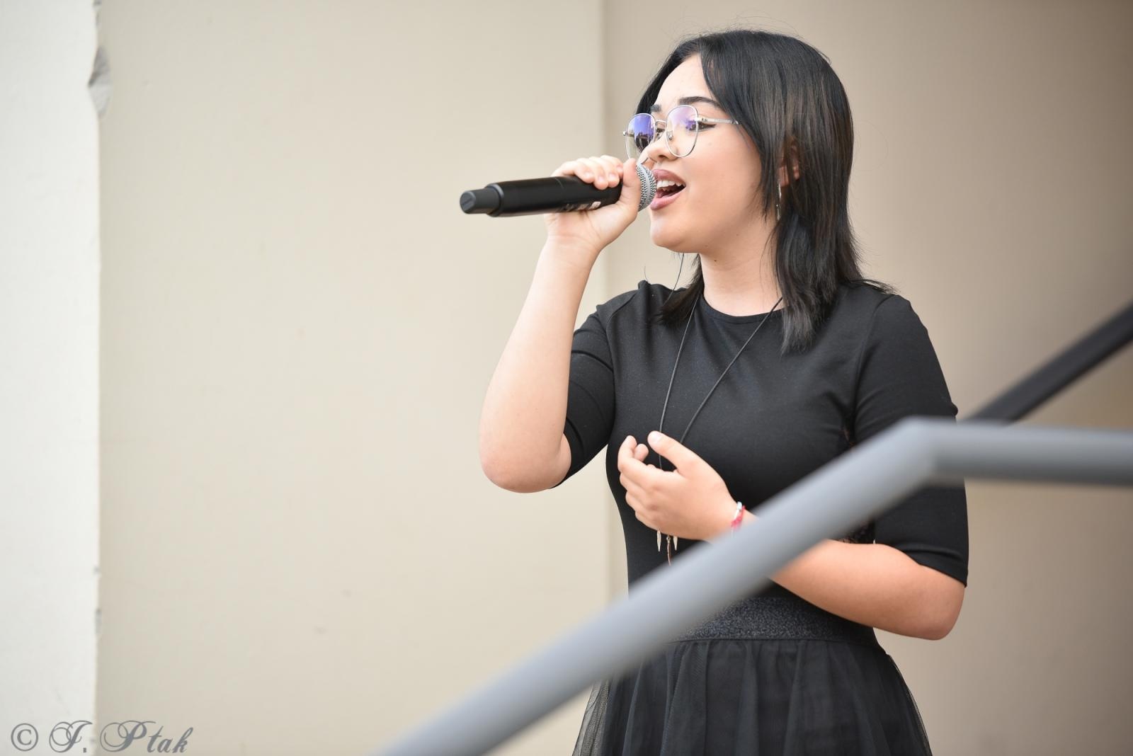 Zdjęcie w galerii na portalu naszraciborz.pl: Wokalistki MDK zaśpiewały na Zamku w Raciborzu [FOTO i WIDEO] wiadomości z regionu