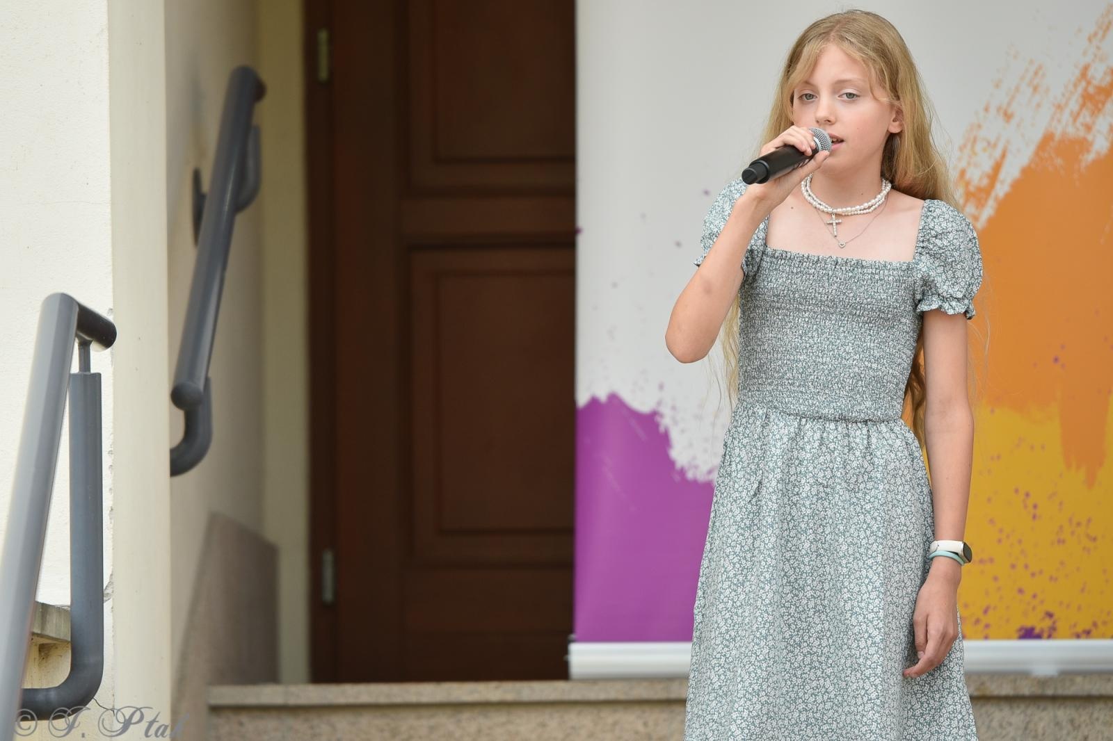 Zdjęcie w galerii na portalu naszraciborz.pl: Wokalistki MDK zaśpiewały na Zamku w Raciborzu [FOTO i WIDEO] wiadomości z regionu