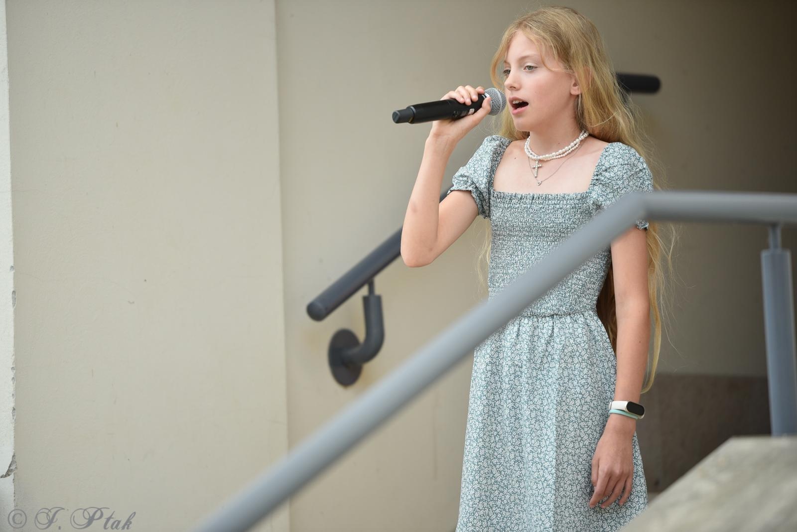 Zdjęcie w galerii na portalu naszraciborz.pl: Wokalistki MDK zaśpiewały na Zamku w Raciborzu [FOTO i WIDEO] wiadomości z regionu