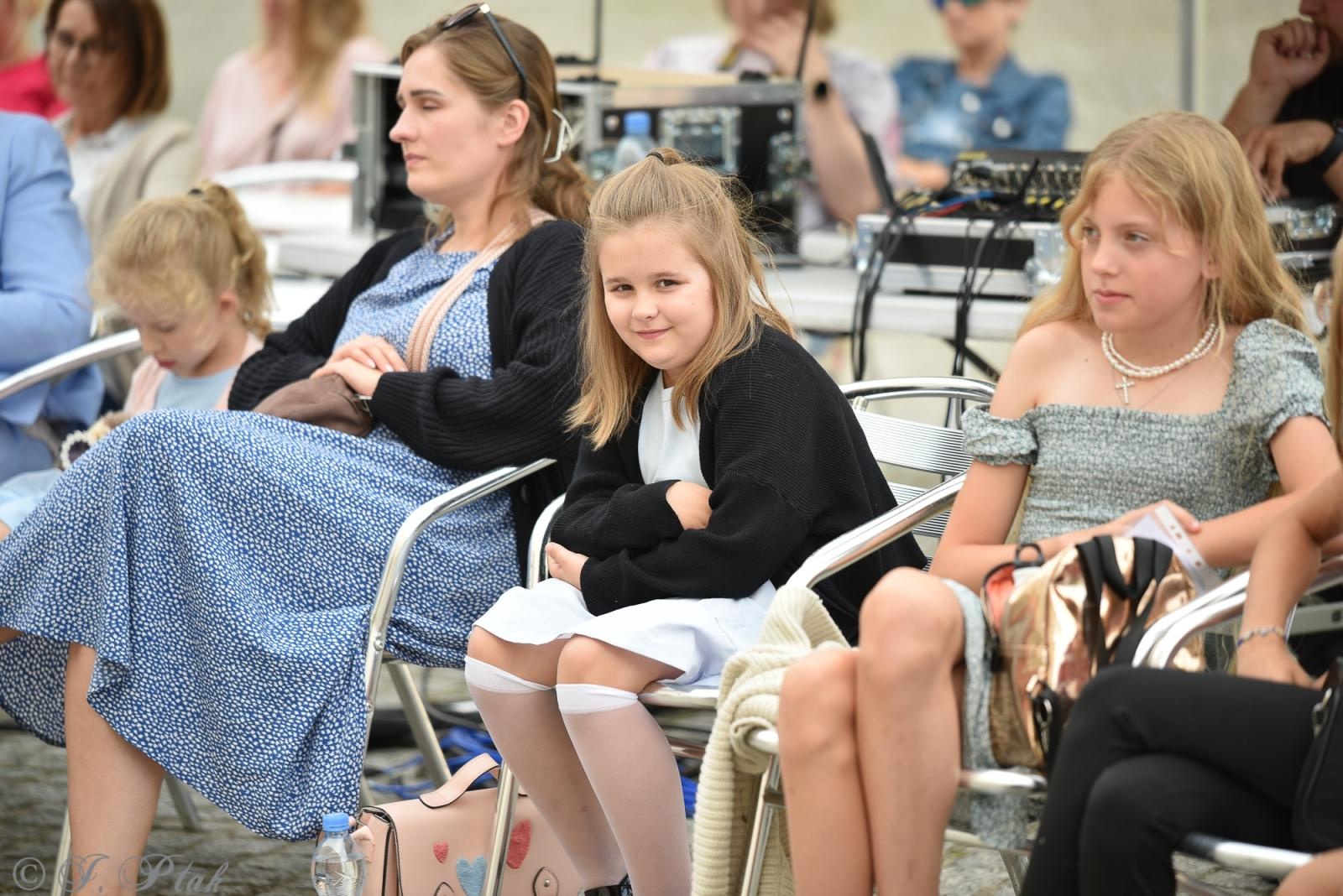 Zdjęcie w galerii na portalu naszraciborz.pl: Wokalistki MDK zaśpiewały na Zamku w Raciborzu [FOTO i WIDEO] wiadomości z regionu