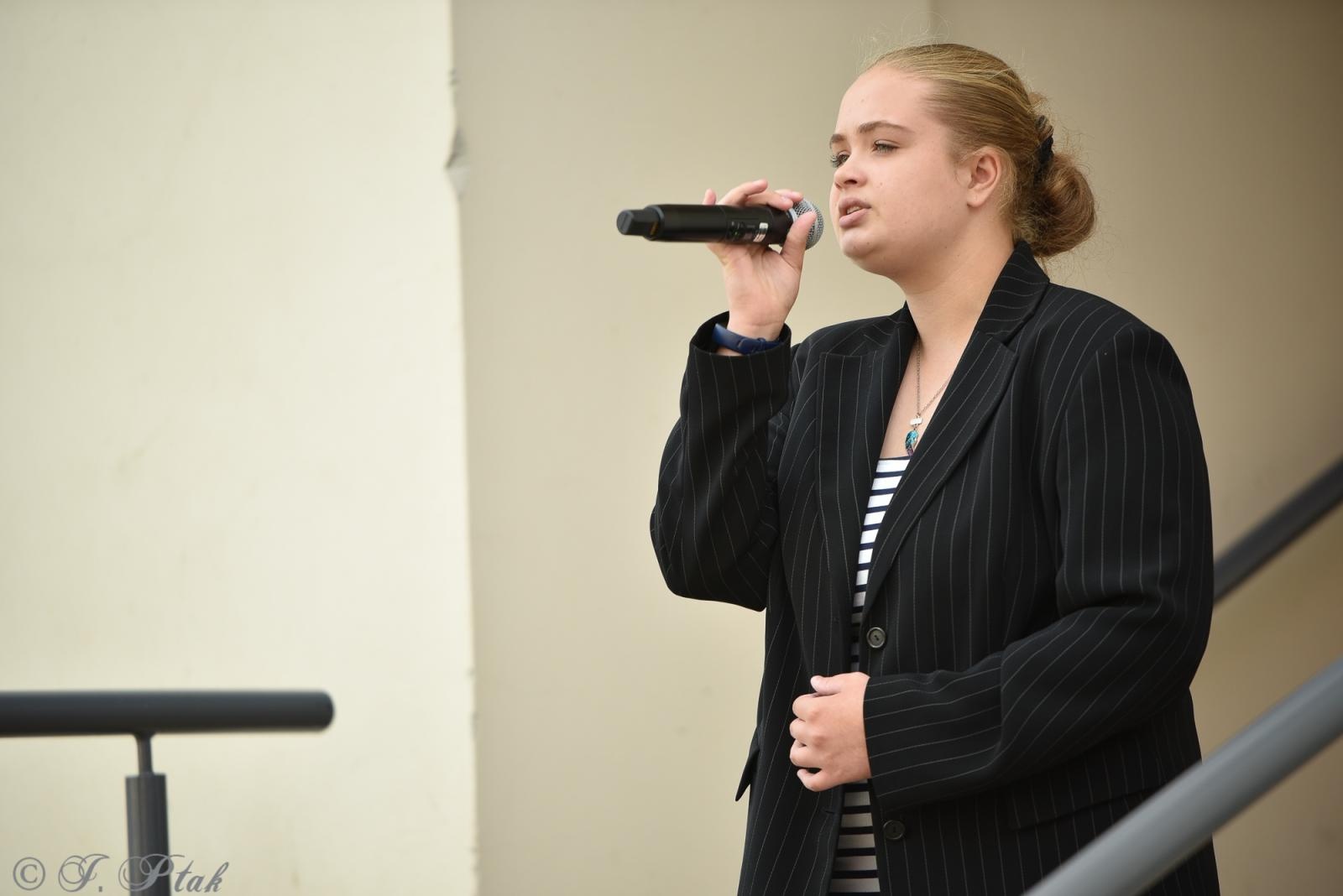 Zdjęcie w galerii na portalu naszraciborz.pl: Wokalistki MDK zaśpiewały na Zamku w Raciborzu [FOTO i WIDEO] wiadomości z regionu