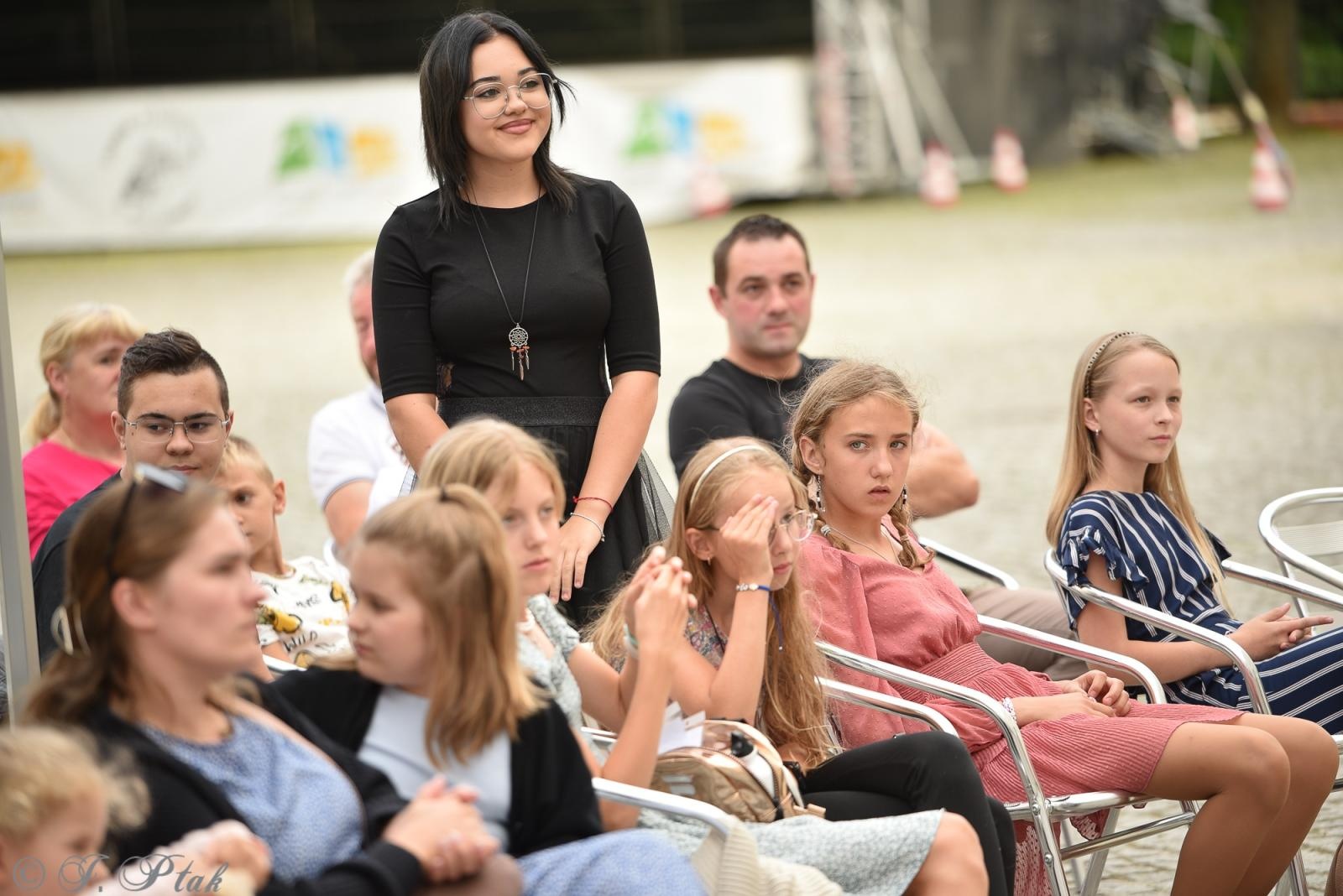 Zdjęcie w galerii na portalu naszraciborz.pl: Wokalistki MDK zaśpiewały na Zamku w Raciborzu [FOTO i WIDEO] wiadomości z regionu