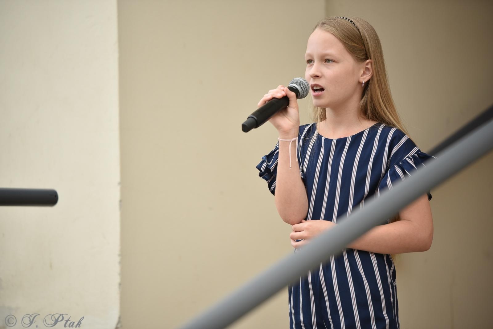 Zdjęcie w galerii na portalu naszraciborz.pl: Wokalistki MDK zaśpiewały na Zamku w Raciborzu [FOTO i WIDEO] wiadomości z regionu