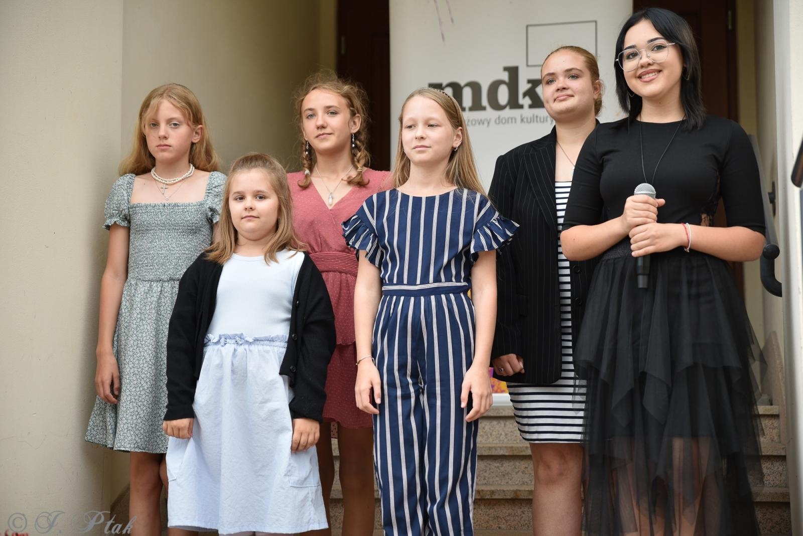 Zdjęcie w galerii na portalu naszraciborz.pl: Wokalistki MDK zaśpiewały na Zamku w Raciborzu [FOTO i WIDEO] wiadomości z regionu