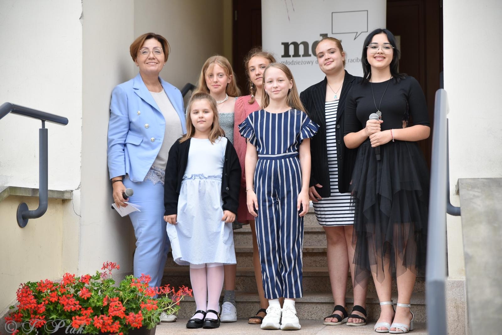 Zdjęcie w galerii na portalu naszraciborz.pl: Wokalistki MDK zaśpiewały na Zamku w Raciborzu [FOTO i WIDEO] wiadomości z regionu