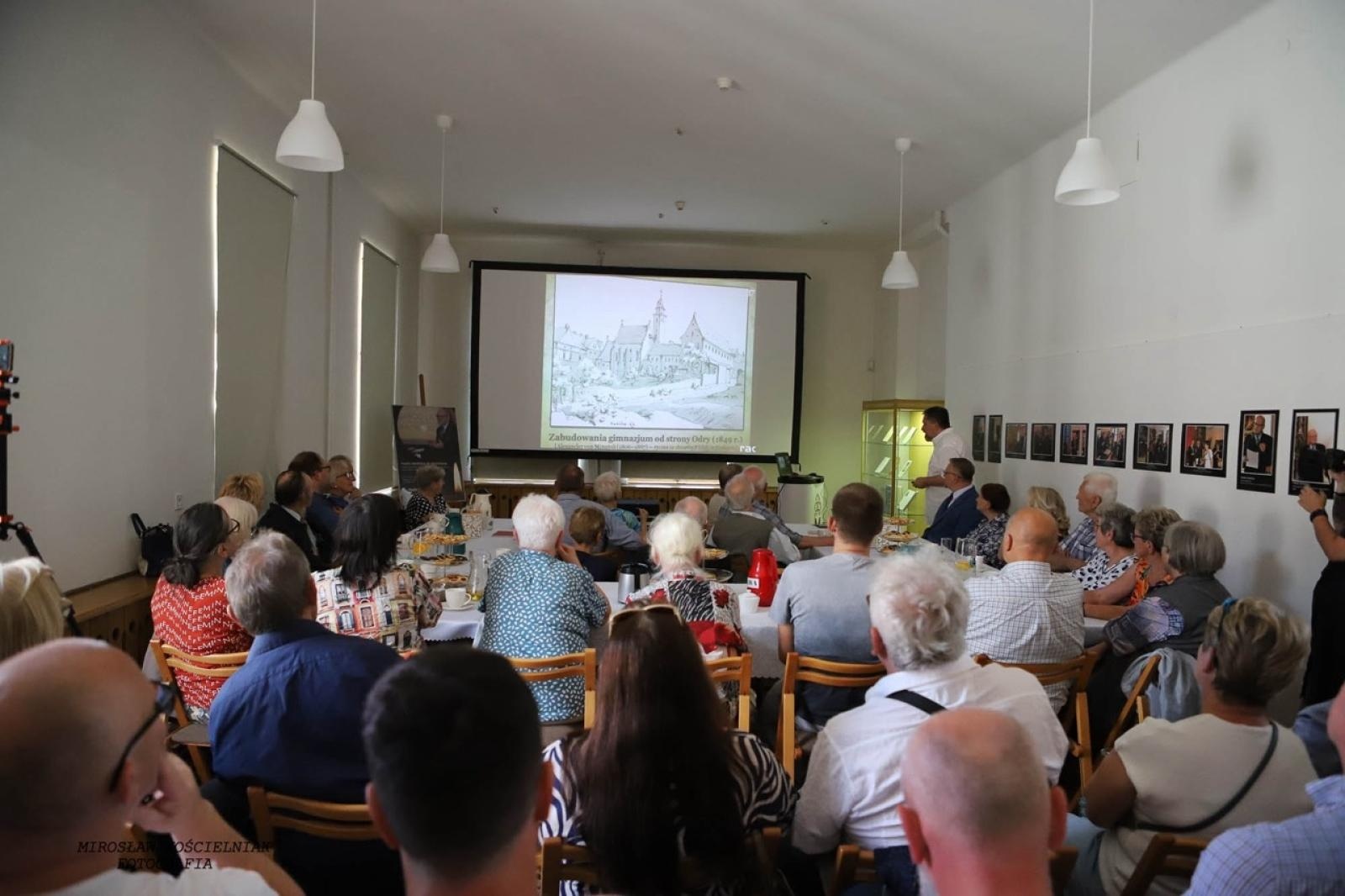 Zdjęcie w galerii na portalu naszraciborz.pl: W Muzeum wspomniano śp. Pawła Newerlę wiadomości z regionu