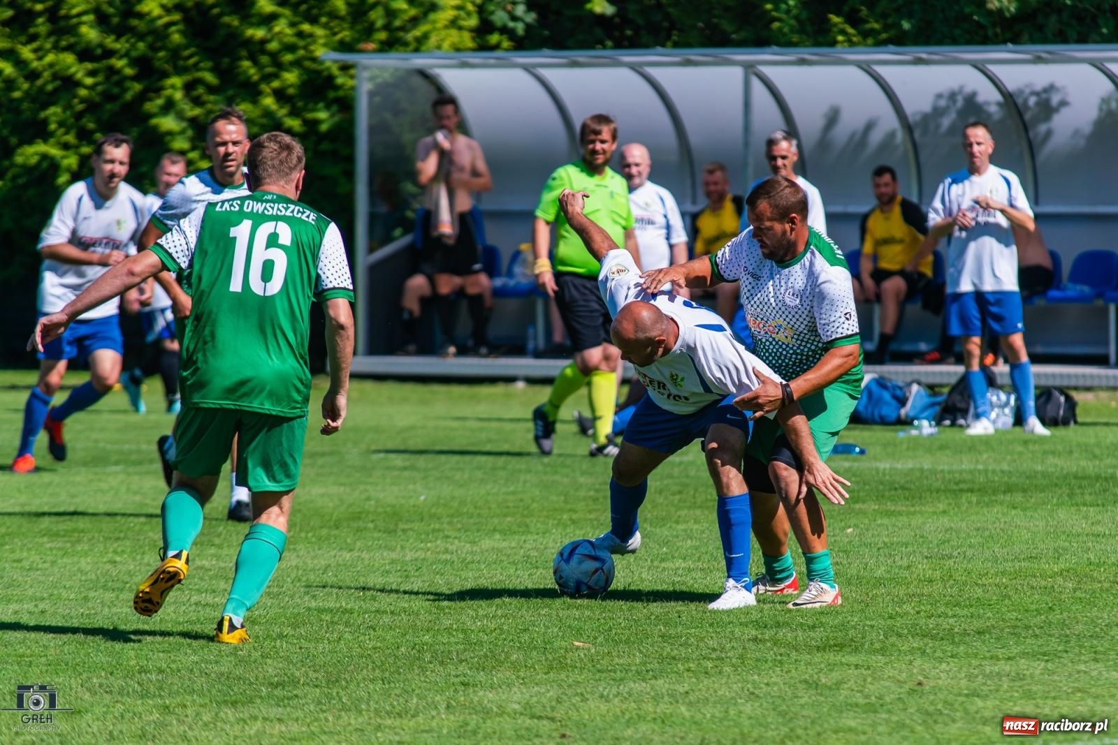 Zdjęcie w galerii na portalu naszraciborz.pl: Oldboje Chałupek z pucharem wójta gminy Krzyżanowice [FOTO i WIDEO] wiadomości z regionu