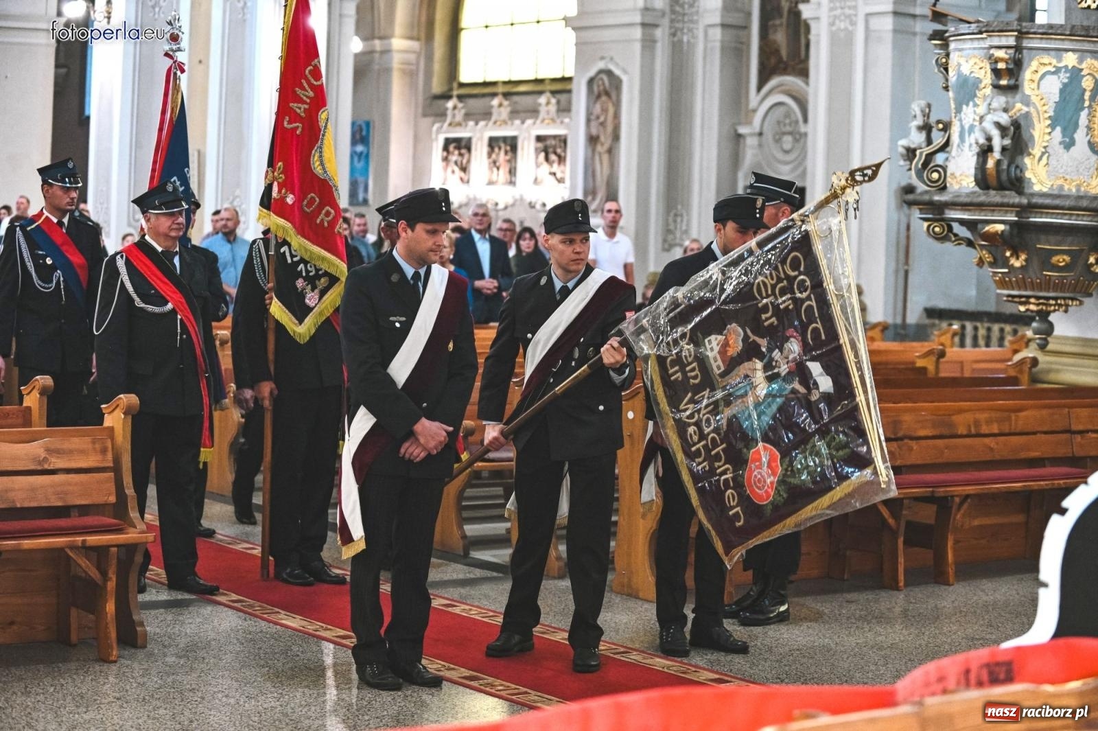 Zdjęcie w galerii na portalu naszraciborz.pl: Taki prezent na strażackie urodziny zdarza się rzadko. OSP Krzanowice świętuje 135-lecie [FOTO i WIDEO] wiadomości z regionu