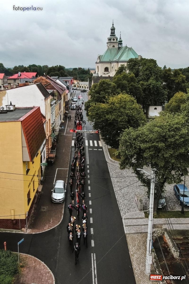 Zdjęcie w galerii na portalu naszraciborz.pl: Taki prezent na strażackie urodziny zdarza się rzadko. OSP Krzanowice świętuje 135-lecie [FOTO i WIDEO] wiadomości z regionu