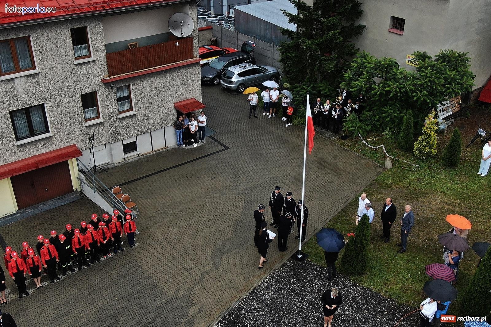 Zdjęcie w galerii na portalu naszraciborz.pl: Taki prezent na strażackie urodziny zdarza się rzadko. OSP Krzanowice świętuje 135-lecie [FOTO i WIDEO] wiadomości z regionu
