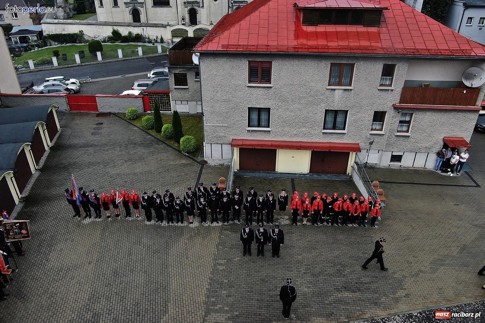 Zdjęcie w galerii na portalu naszraciborz.pl: Taki prezent na strażackie urodziny zdarza się rzadko. OSP Krzanowice świętuje 135-lecie [FOTO i WIDEO] wiadomości z regionu