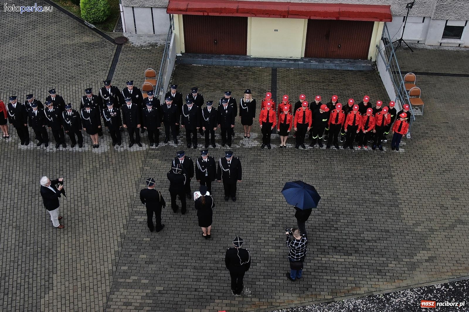 Zdjęcie w galerii na portalu naszraciborz.pl: Taki prezent na strażackie urodziny zdarza się rzadko. OSP Krzanowice świętuje 135-lecie [FOTO i WIDEO] wiadomości z regionu