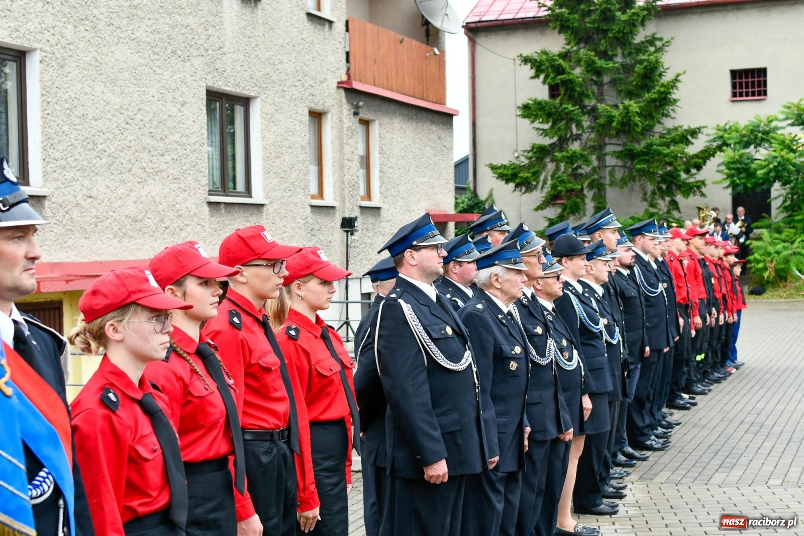 Zdjęcie w galerii na portalu naszraciborz.pl: Taki prezent na strażackie urodziny zdarza się rzadko. OSP Krzanowice świętuje 135-lecie [FOTO i WIDEO] wiadomości z regionu