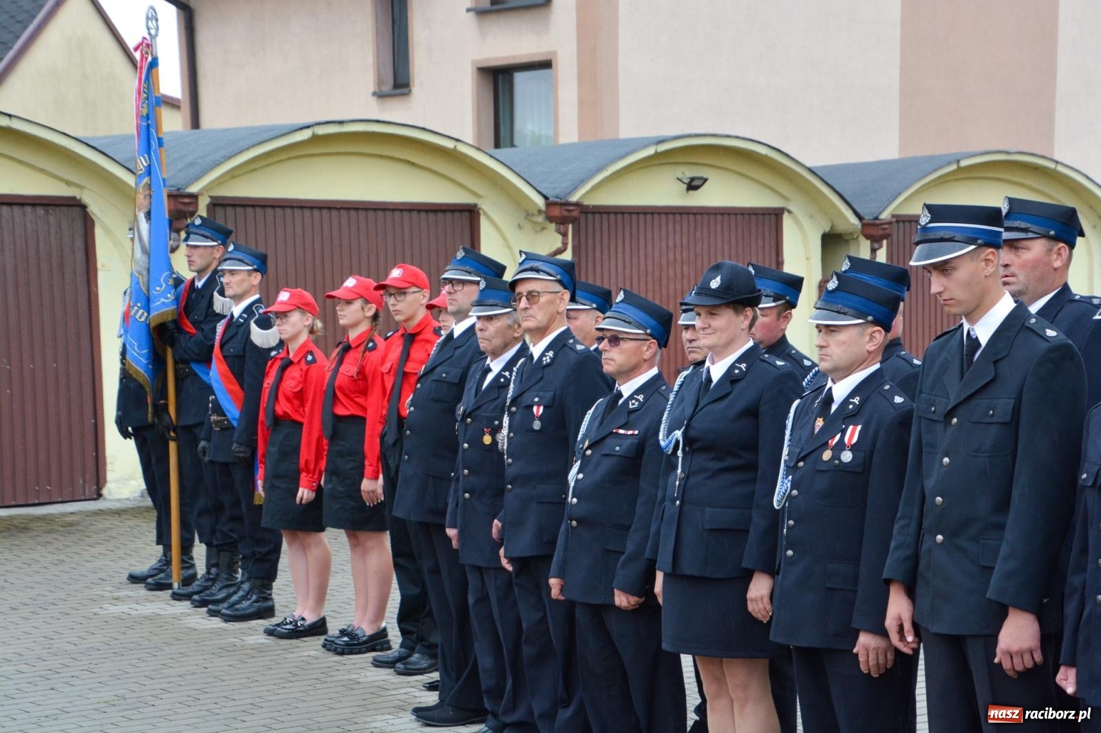 Zdjęcie w galerii na portalu naszraciborz.pl: Taki prezent na strażackie urodziny zdarza się rzadko. OSP Krzanowice świętuje 135-lecie [FOTO i WIDEO] wiadomości z regionu