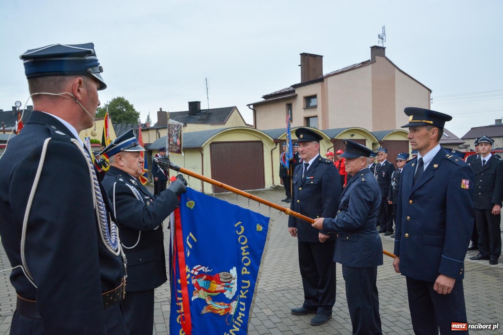 Zdjęcie w galerii na portalu naszraciborz.pl: Taki prezent na strażackie urodziny zdarza się rzadko. OSP Krzanowice świętuje 135-lecie [FOTO i WIDEO] wiadomości z regionu