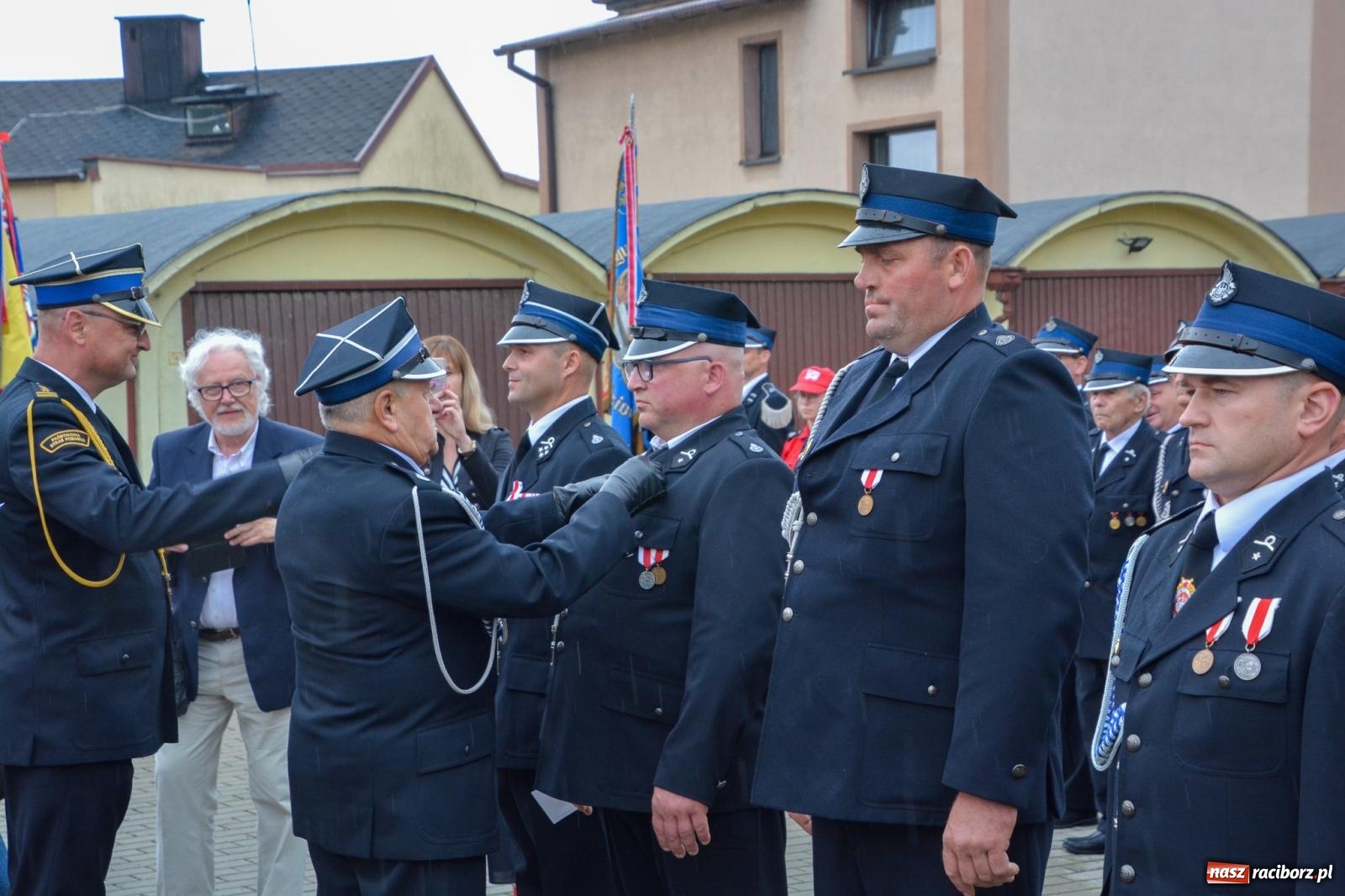 Zdjęcie w galerii na portalu naszraciborz.pl: Taki prezent na strażackie urodziny zdarza się rzadko. OSP Krzanowice świętuje 135-lecie [FOTO i WIDEO] wiadomości z regionu