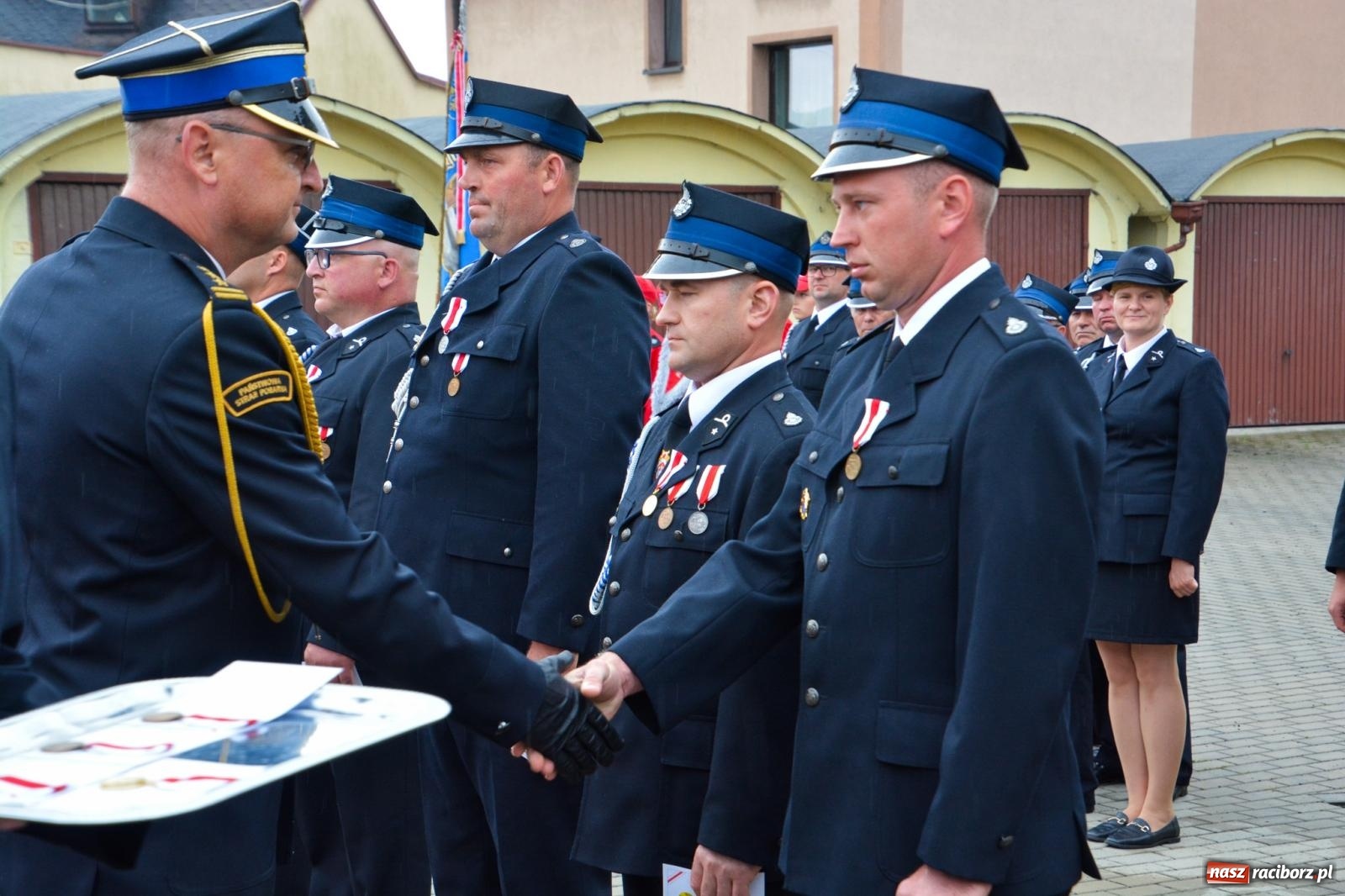 Zdjęcie w galerii na portalu naszraciborz.pl: Taki prezent na strażackie urodziny zdarza się rzadko. OSP Krzanowice świętuje 135-lecie [FOTO i WIDEO] wiadomości z regionu