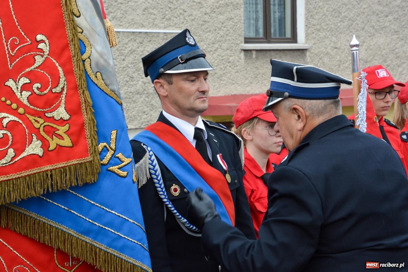 Zdjęcie w galerii na portalu naszraciborz.pl: Taki prezent na strażackie urodziny zdarza się rzadko. OSP Krzanowice świętuje 135-lecie [FOTO i WIDEO] wiadomości z regionu
