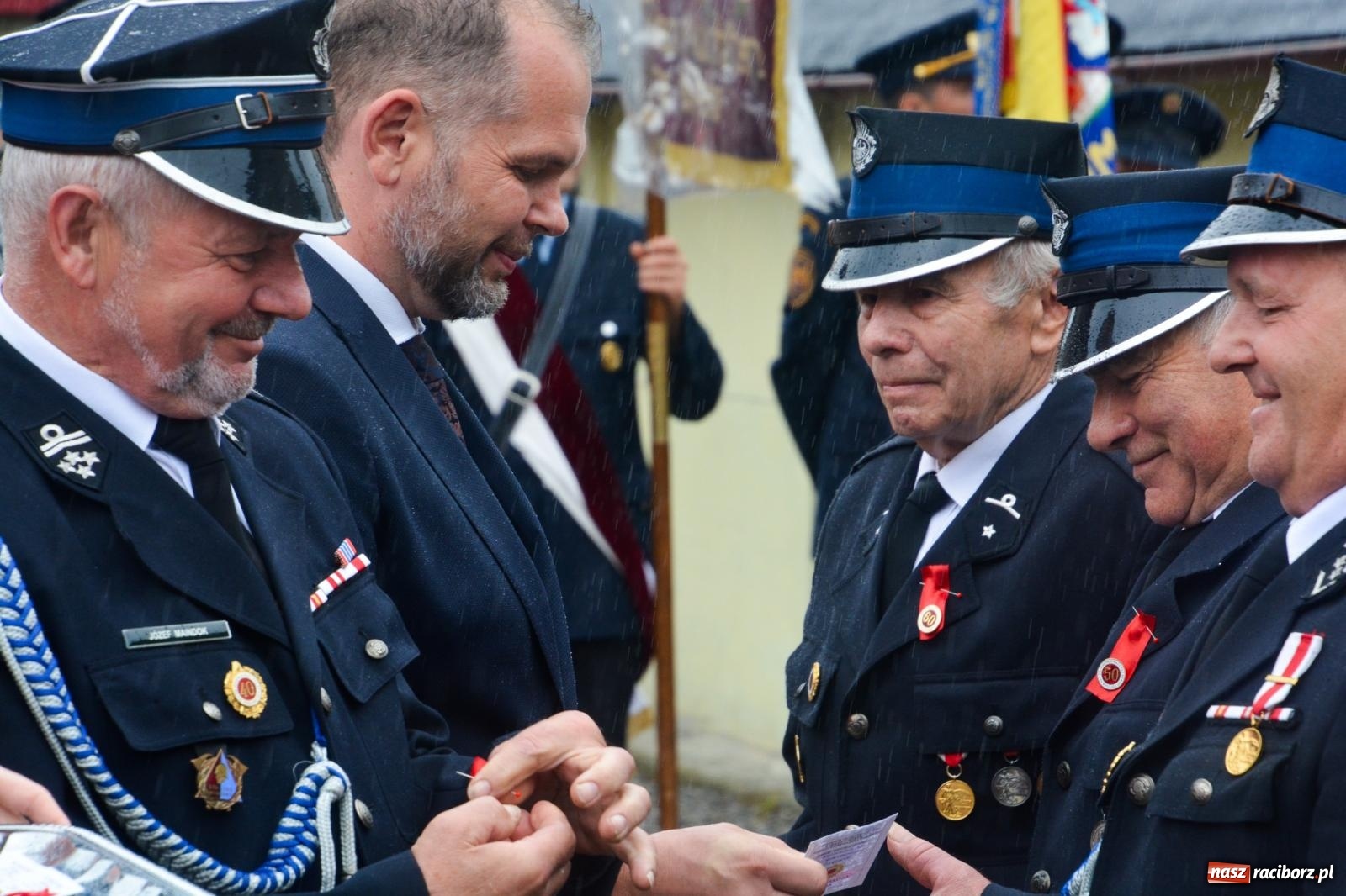 Zdjęcie w galerii na portalu naszraciborz.pl: Taki prezent na strażackie urodziny zdarza się rzadko. OSP Krzanowice świętuje 135-lecie [FOTO i WIDEO] wiadomości z regionu
