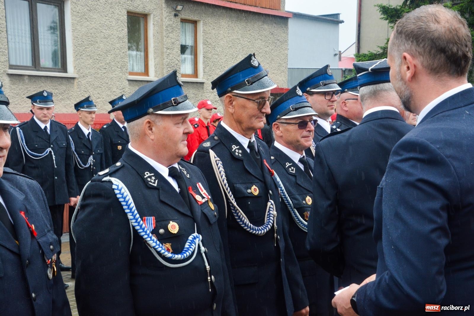 Zdjęcie w galerii na portalu naszraciborz.pl: Taki prezent na strażackie urodziny zdarza się rzadko. OSP Krzanowice świętuje 135-lecie [FOTO i WIDEO] wiadomości z regionu