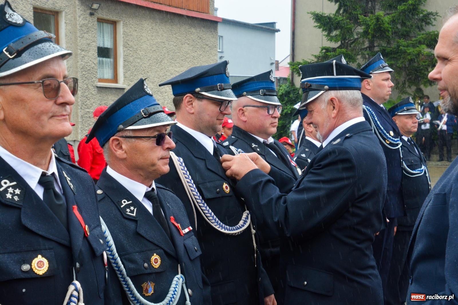 Zdjęcie w galerii na portalu naszraciborz.pl: Taki prezent na strażackie urodziny zdarza się rzadko. OSP Krzanowice świętuje 135-lecie [FOTO i WIDEO] wiadomości z regionu