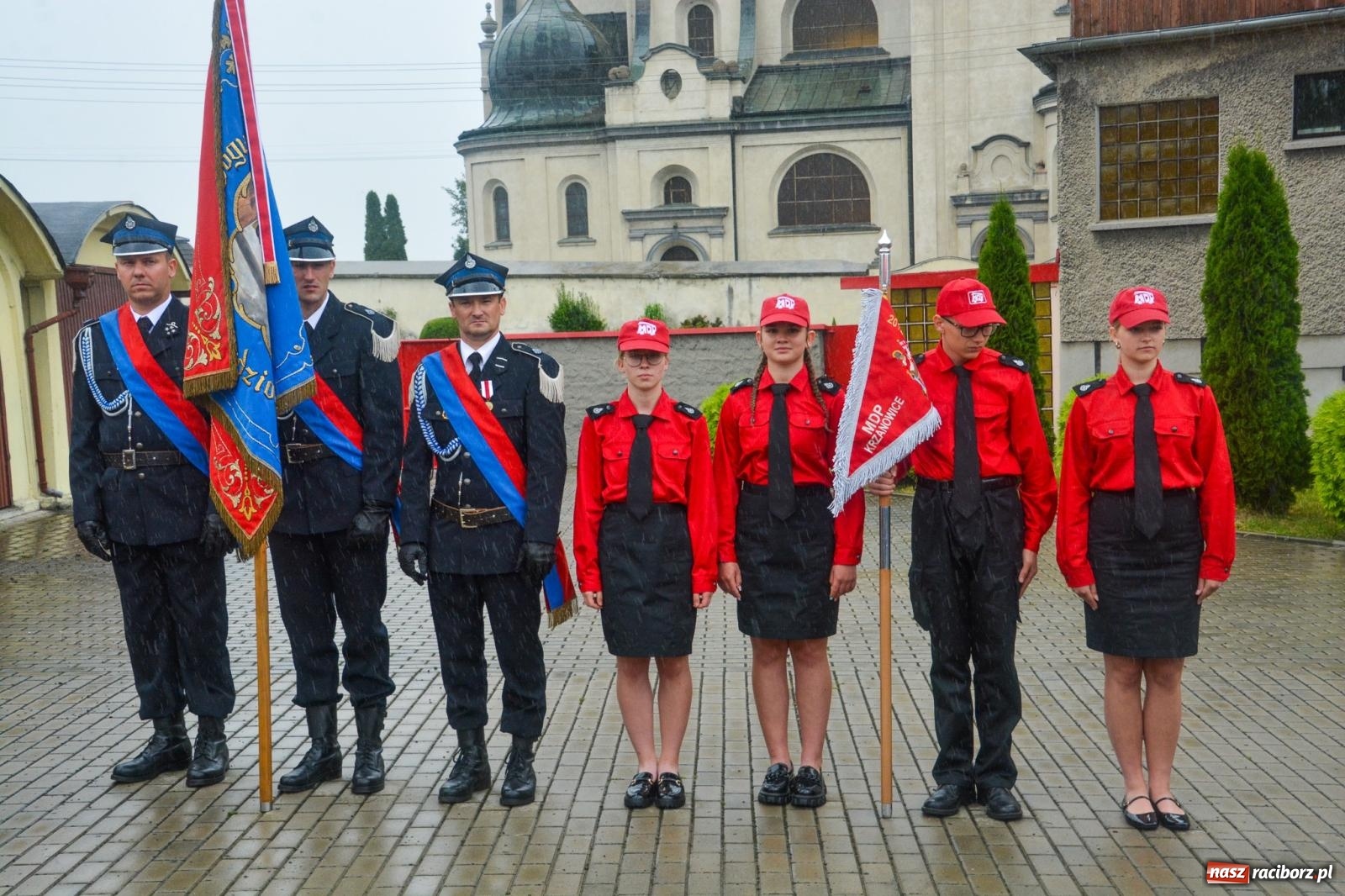 Zdjęcie w galerii na portalu naszraciborz.pl: Taki prezent na strażackie urodziny zdarza się rzadko. OSP Krzanowice świętuje 135-lecie [FOTO i WIDEO] wiadomości z regionu