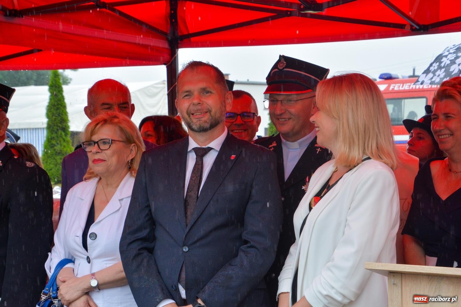 Zdjęcie w galerii na portalu naszraciborz.pl: Taki prezent na strażackie urodziny zdarza się rzadko. OSP Krzanowice świętuje 135-lecie [FOTO i WIDEO] wiadomości z regionu