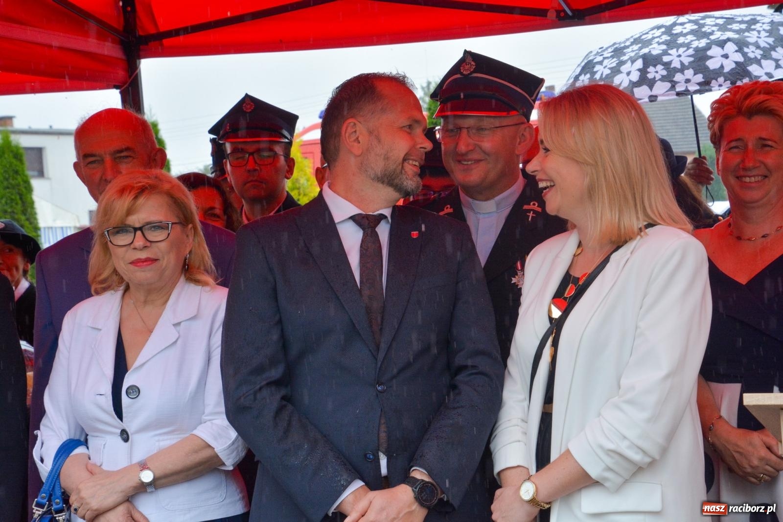 Zdjęcie w galerii na portalu naszraciborz.pl: Taki prezent na strażackie urodziny zdarza się rzadko. OSP Krzanowice świętuje 135-lecie [FOTO i WIDEO] wiadomości z regionu