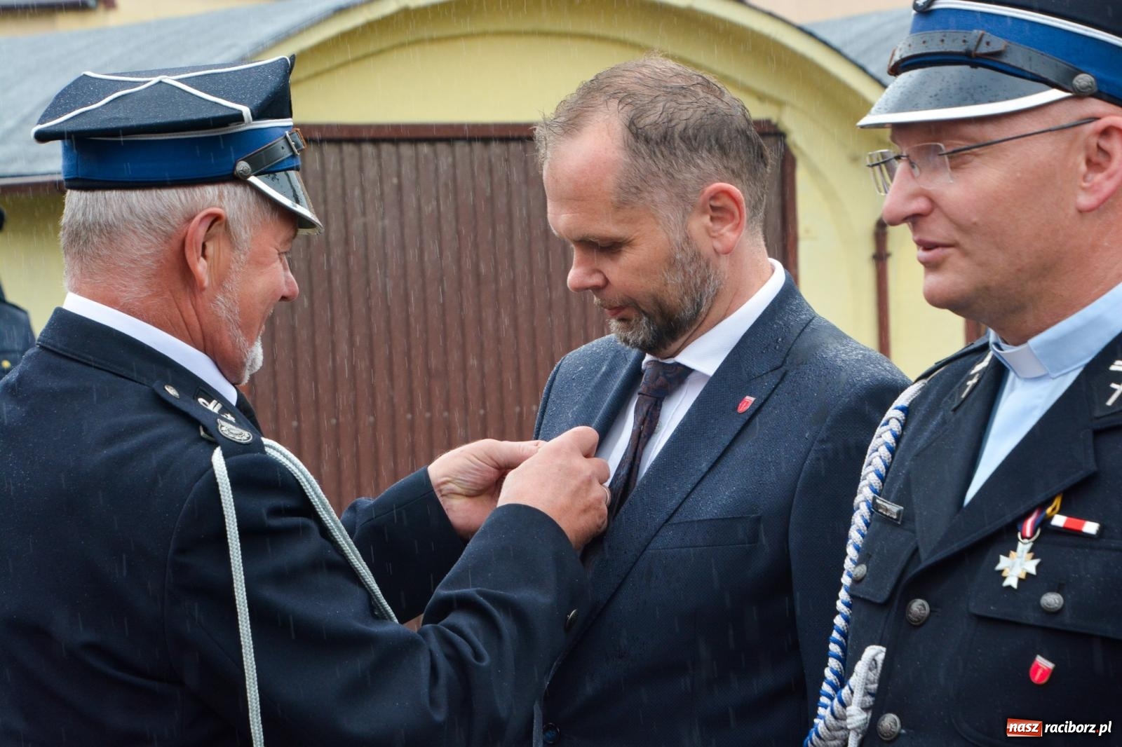 Zdjęcie w galerii na portalu naszraciborz.pl: Taki prezent na strażackie urodziny zdarza się rzadko. OSP Krzanowice świętuje 135-lecie [FOTO i WIDEO] wiadomości z regionu