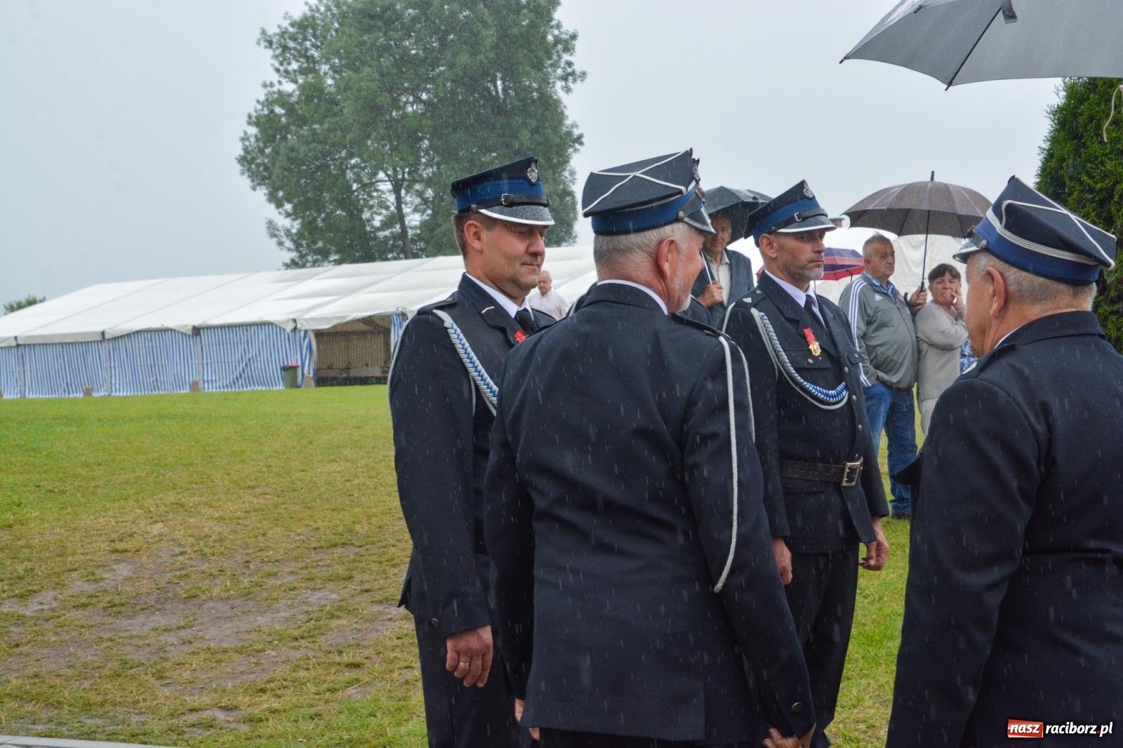 Zdjęcie w galerii na portalu naszraciborz.pl: Taki prezent na strażackie urodziny zdarza się rzadko. OSP Krzanowice świętuje 135-lecie [FOTO i WIDEO] wiadomości z regionu