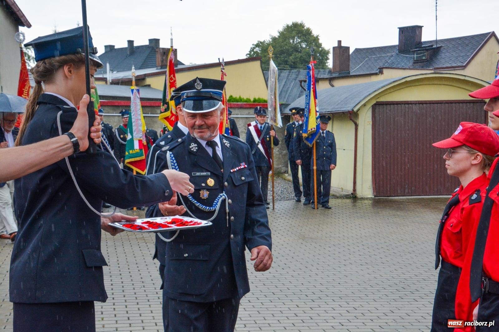 Zdjęcie w galerii na portalu naszraciborz.pl: Taki prezent na strażackie urodziny zdarza się rzadko. OSP Krzanowice świętuje 135-lecie [FOTO i WIDEO] wiadomości z regionu