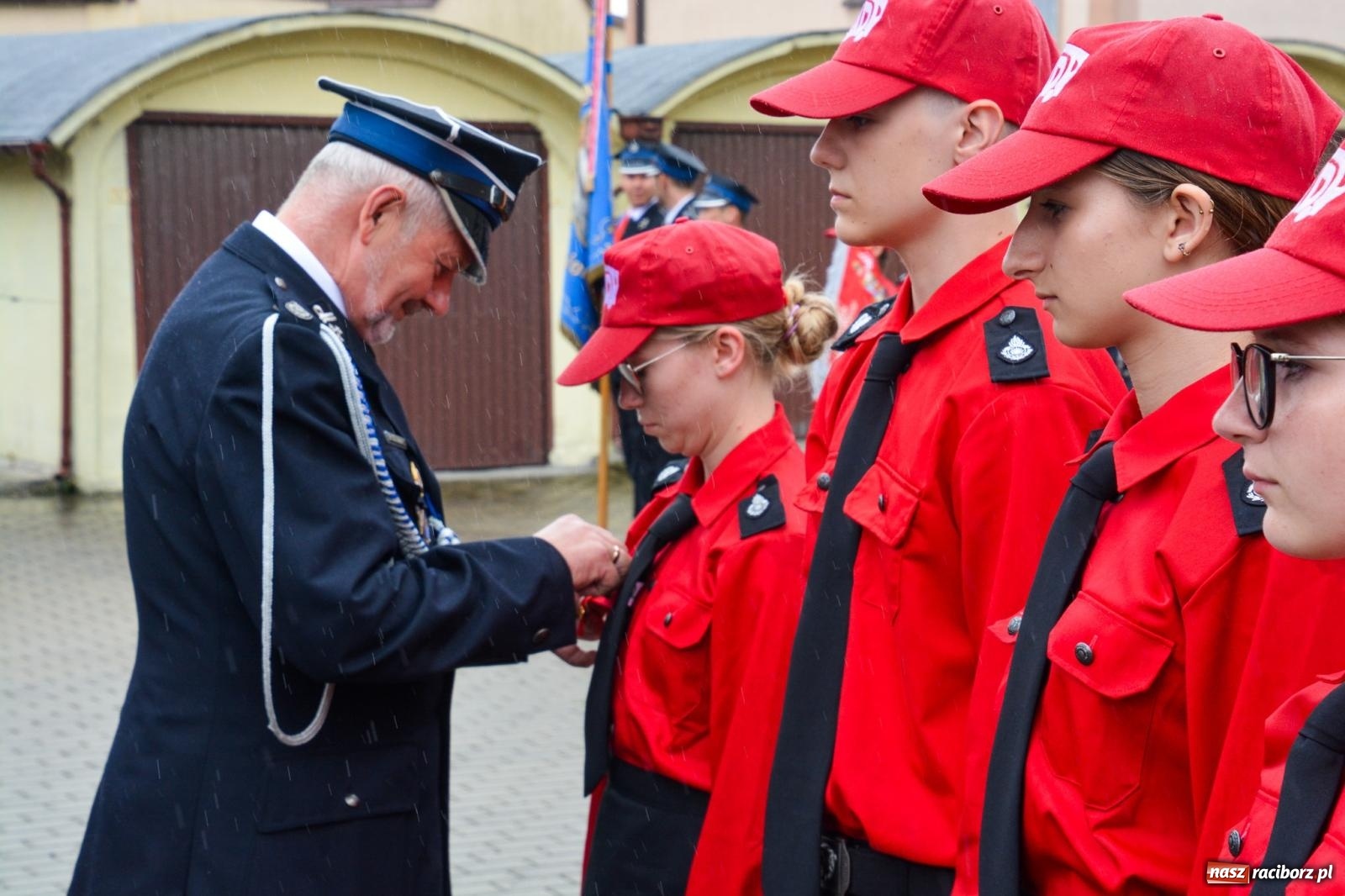 Zdjęcie w galerii na portalu naszraciborz.pl: Taki prezent na strażackie urodziny zdarza się rzadko. OSP Krzanowice świętuje 135-lecie [FOTO i WIDEO] wiadomości z regionu