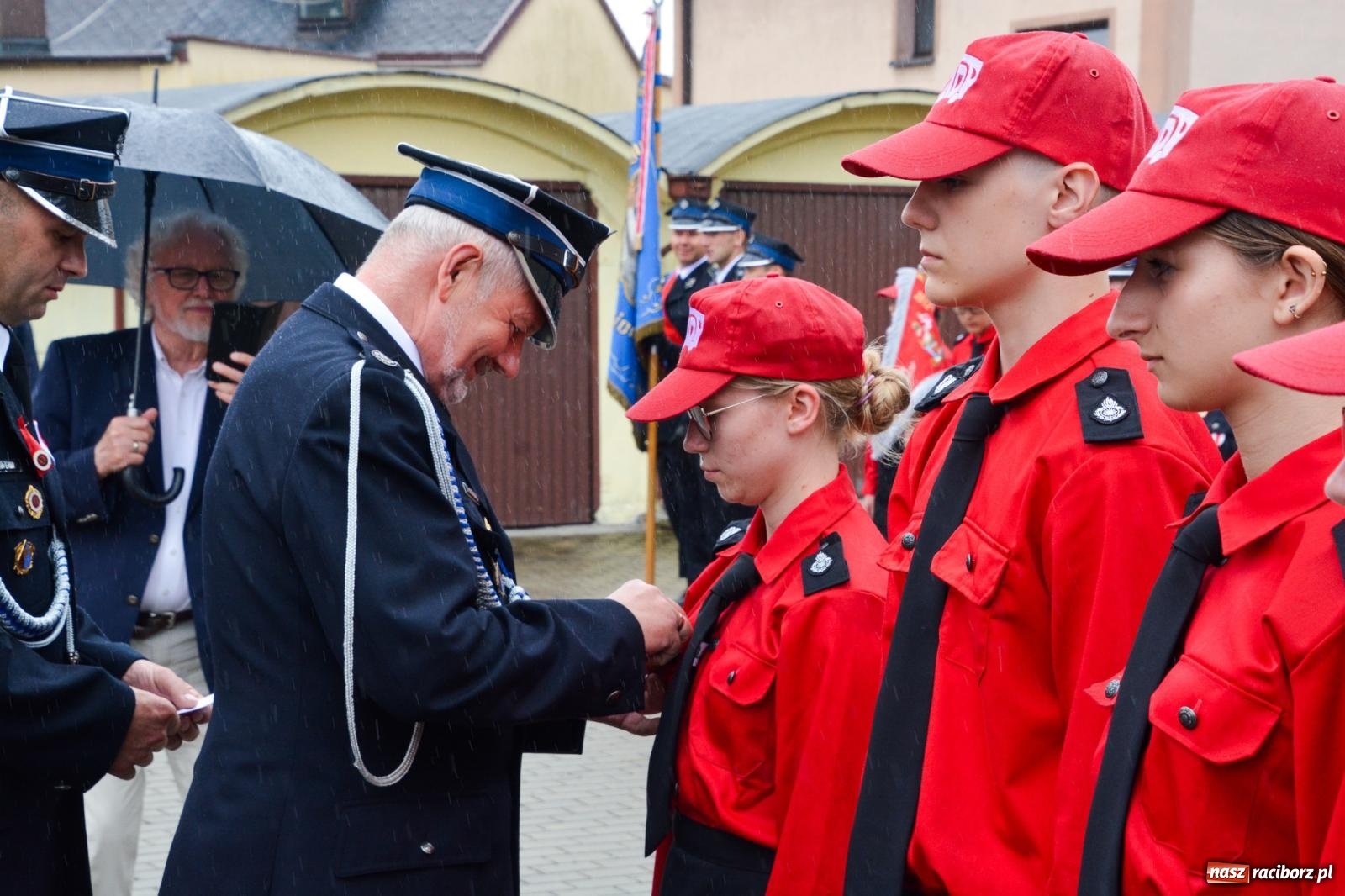 Zdjęcie w galerii na portalu naszraciborz.pl: Taki prezent na strażackie urodziny zdarza się rzadko. OSP Krzanowice świętuje 135-lecie [FOTO i WIDEO] wiadomości z regionu