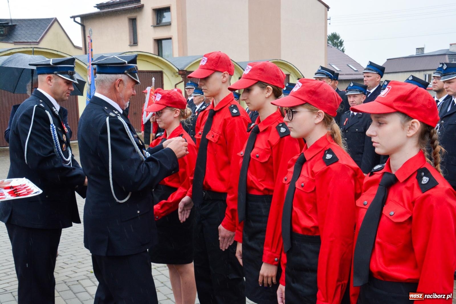 Zdjęcie w galerii na portalu naszraciborz.pl: Taki prezent na strażackie urodziny zdarza się rzadko. OSP Krzanowice świętuje 135-lecie [FOTO i WIDEO] wiadomości z regionu