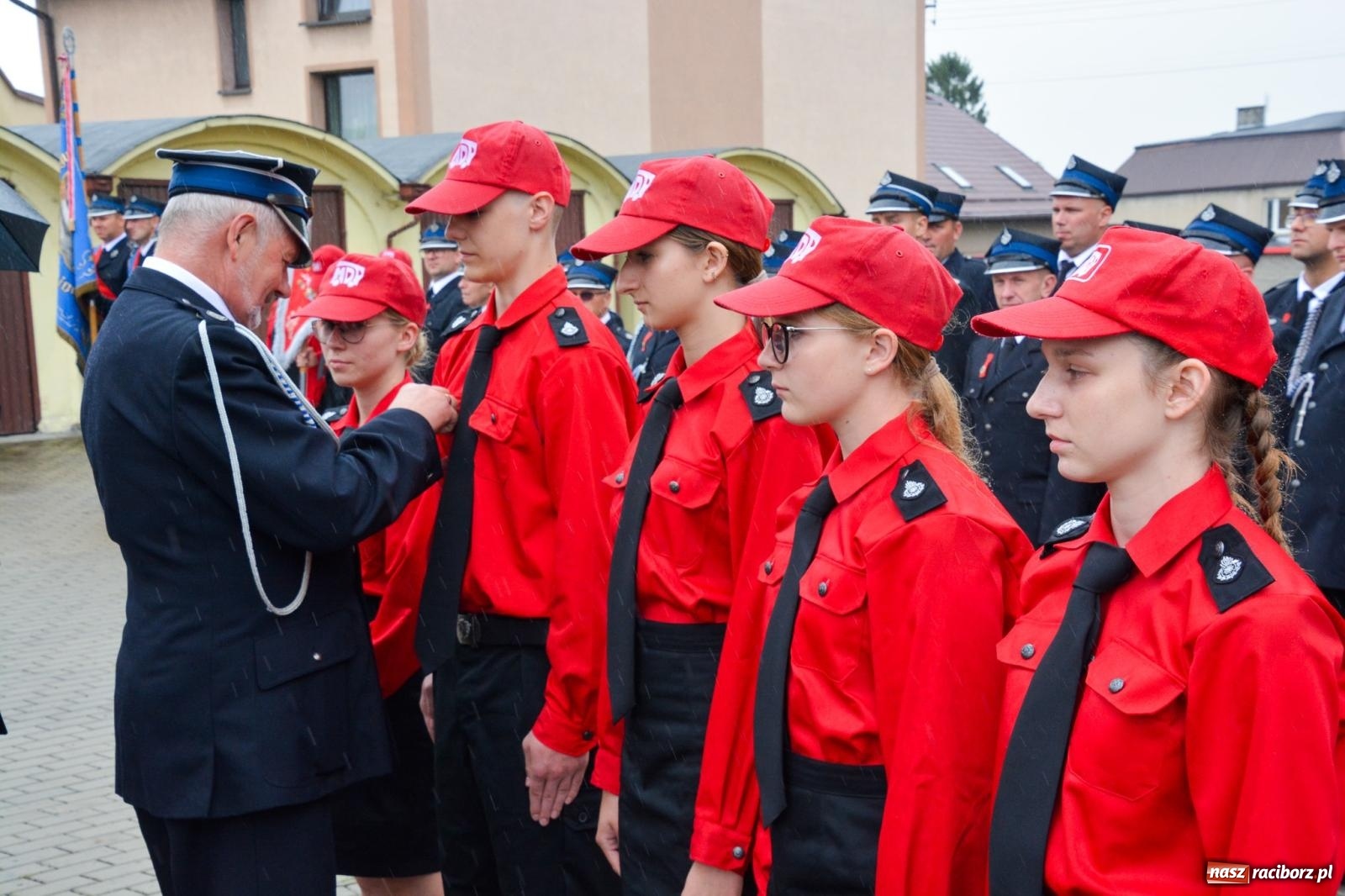 Zdjęcie w galerii na portalu naszraciborz.pl: Taki prezent na strażackie urodziny zdarza się rzadko. OSP Krzanowice świętuje 135-lecie [FOTO i WIDEO] wiadomości z regionu