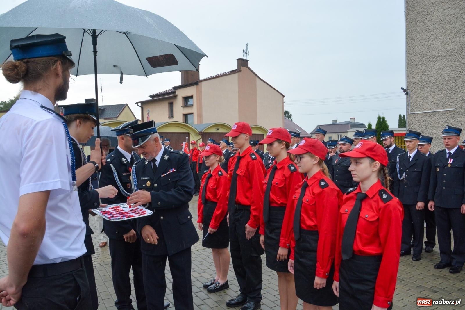 Zdjęcie w galerii na portalu naszraciborz.pl: Taki prezent na strażackie urodziny zdarza się rzadko. OSP Krzanowice świętuje 135-lecie [FOTO i WIDEO] wiadomości z regionu