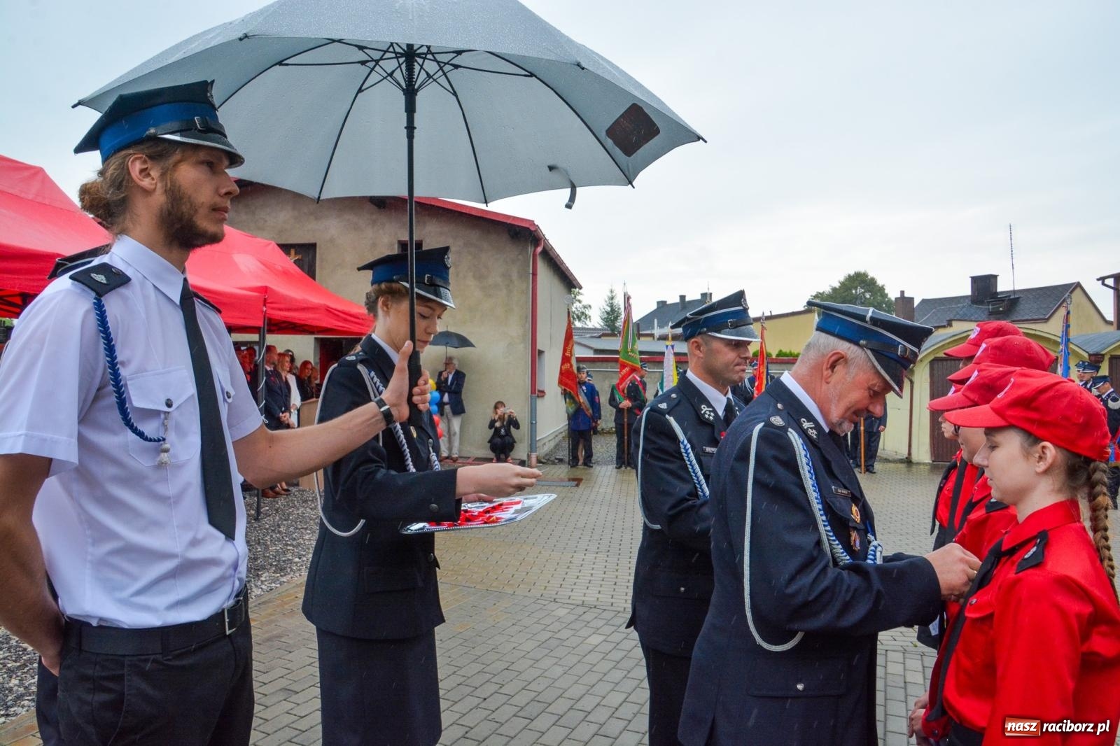 Zdjęcie w galerii na portalu naszraciborz.pl: Taki prezent na strażackie urodziny zdarza się rzadko. OSP Krzanowice świętuje 135-lecie [FOTO i WIDEO] wiadomości z regionu