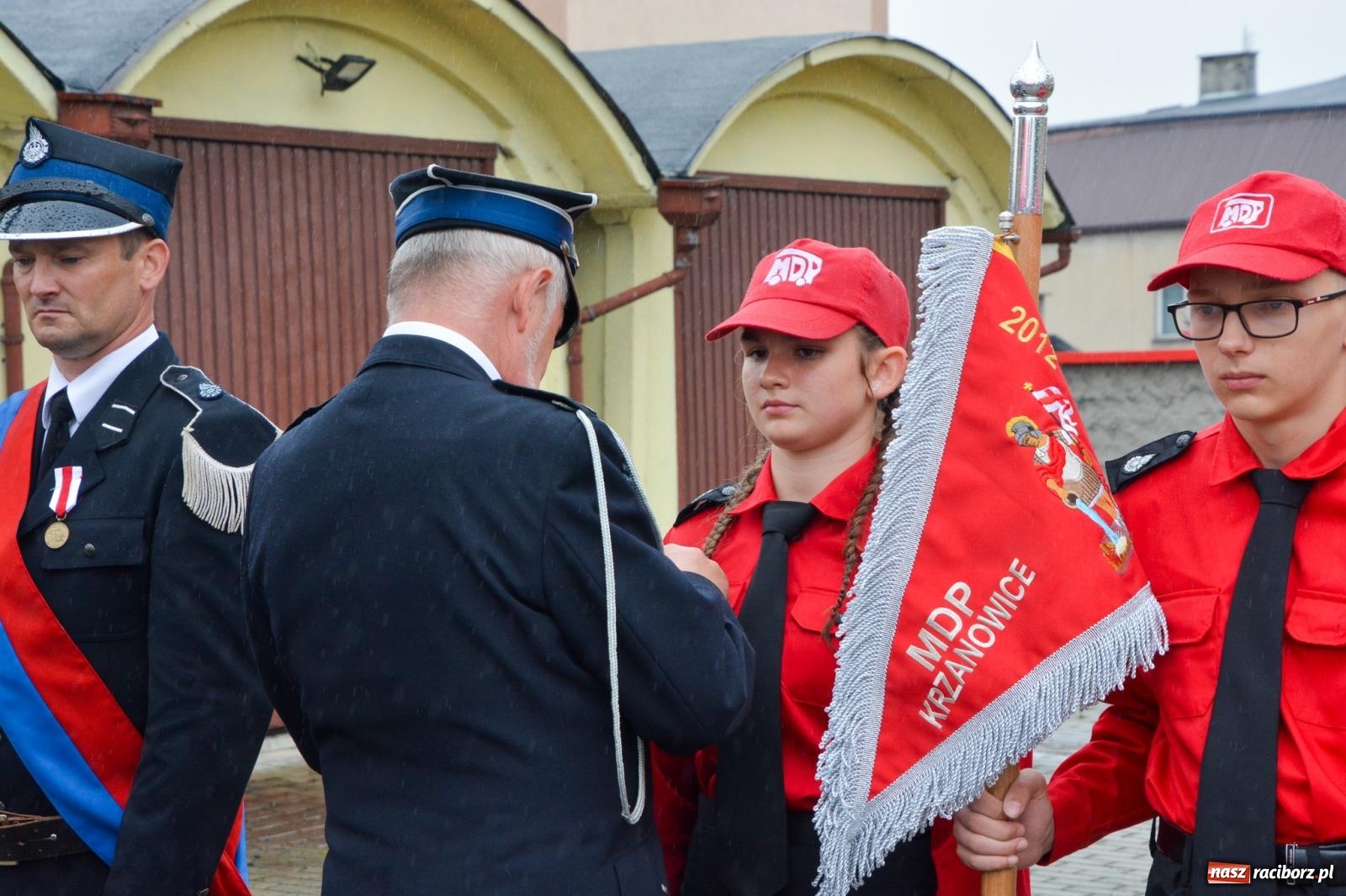 Zdjęcie w galerii na portalu naszraciborz.pl: Taki prezent na strażackie urodziny zdarza się rzadko. OSP Krzanowice świętuje 135-lecie [FOTO i WIDEO] wiadomości z regionu