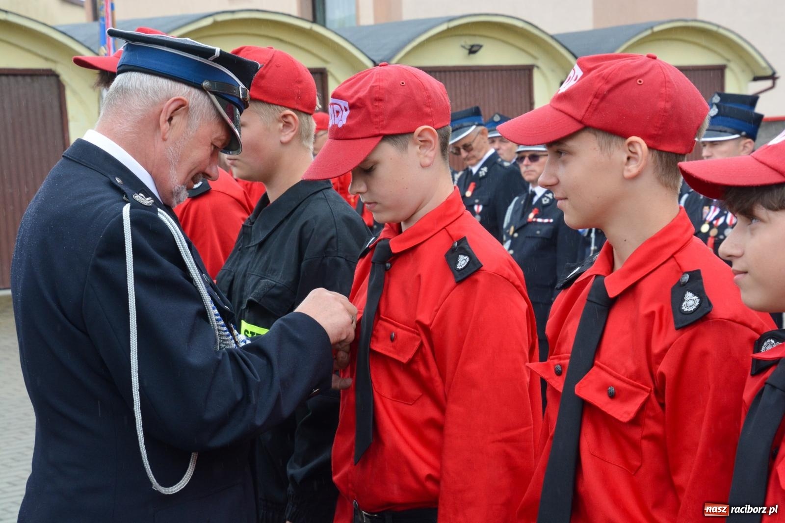 Zdjęcie w galerii na portalu naszraciborz.pl: Taki prezent na strażackie urodziny zdarza się rzadko. OSP Krzanowice świętuje 135-lecie [FOTO i WIDEO] wiadomości z regionu