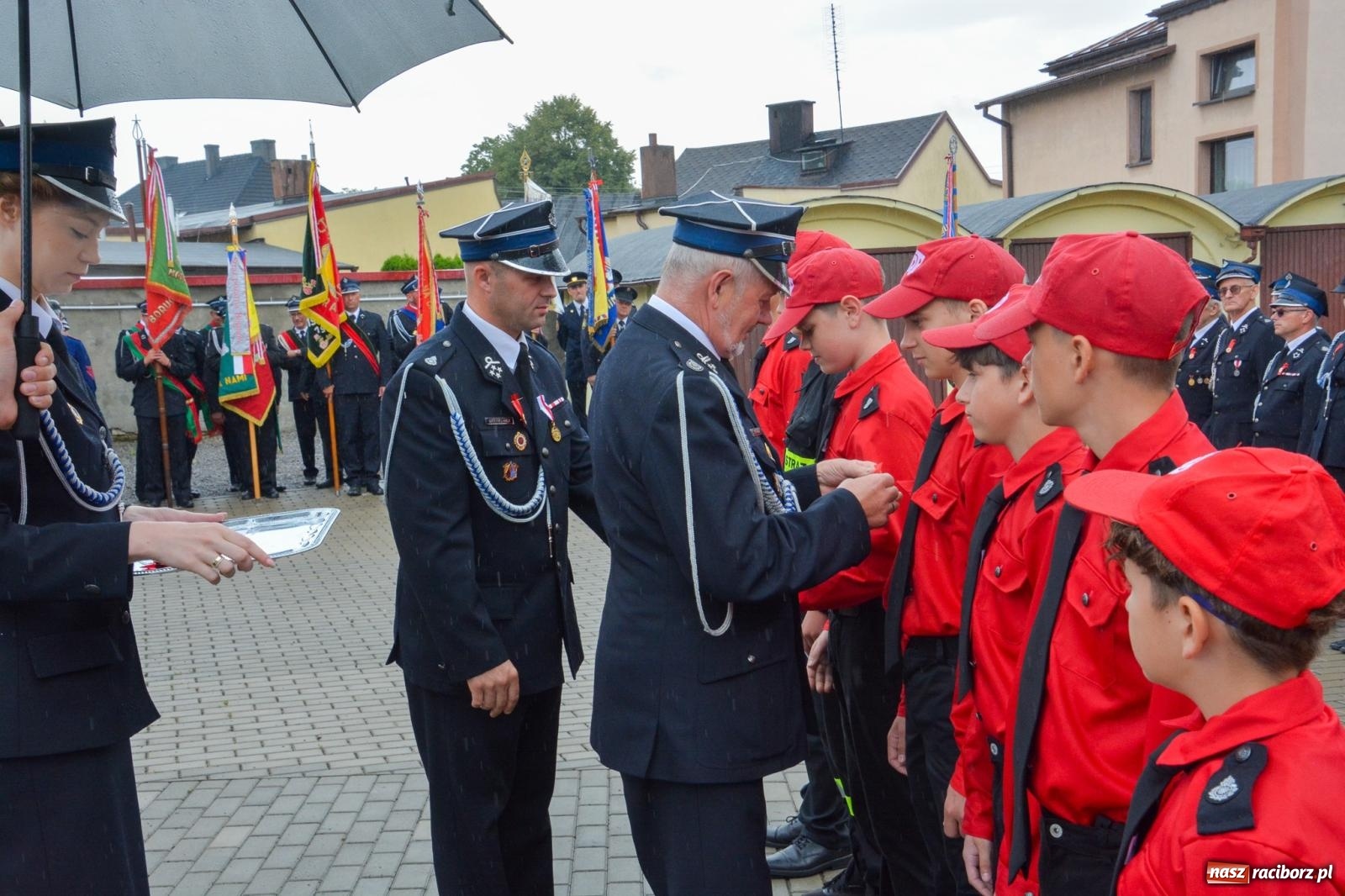 Zdjęcie w galerii na portalu naszraciborz.pl: Taki prezent na strażackie urodziny zdarza się rzadko. OSP Krzanowice świętuje 135-lecie [FOTO i WIDEO] wiadomości z regionu
