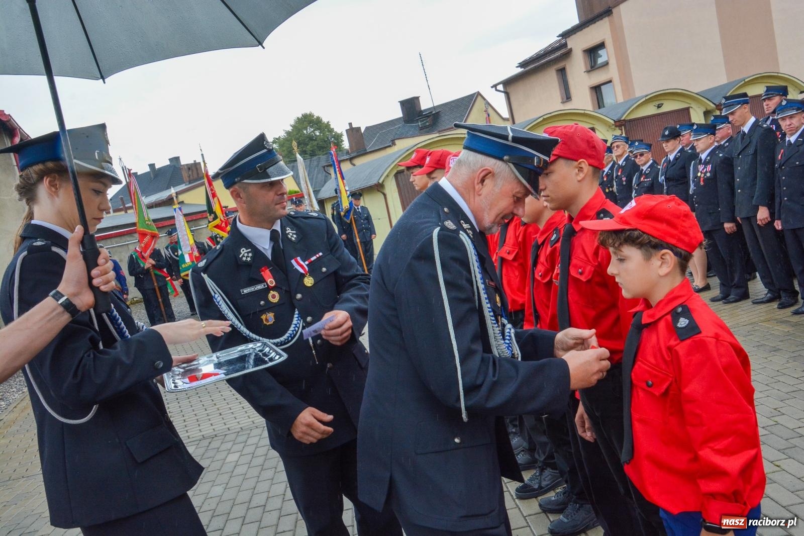 Zdjęcie w galerii na portalu naszraciborz.pl: Taki prezent na strażackie urodziny zdarza się rzadko. OSP Krzanowice świętuje 135-lecie [FOTO i WIDEO] wiadomości z regionu