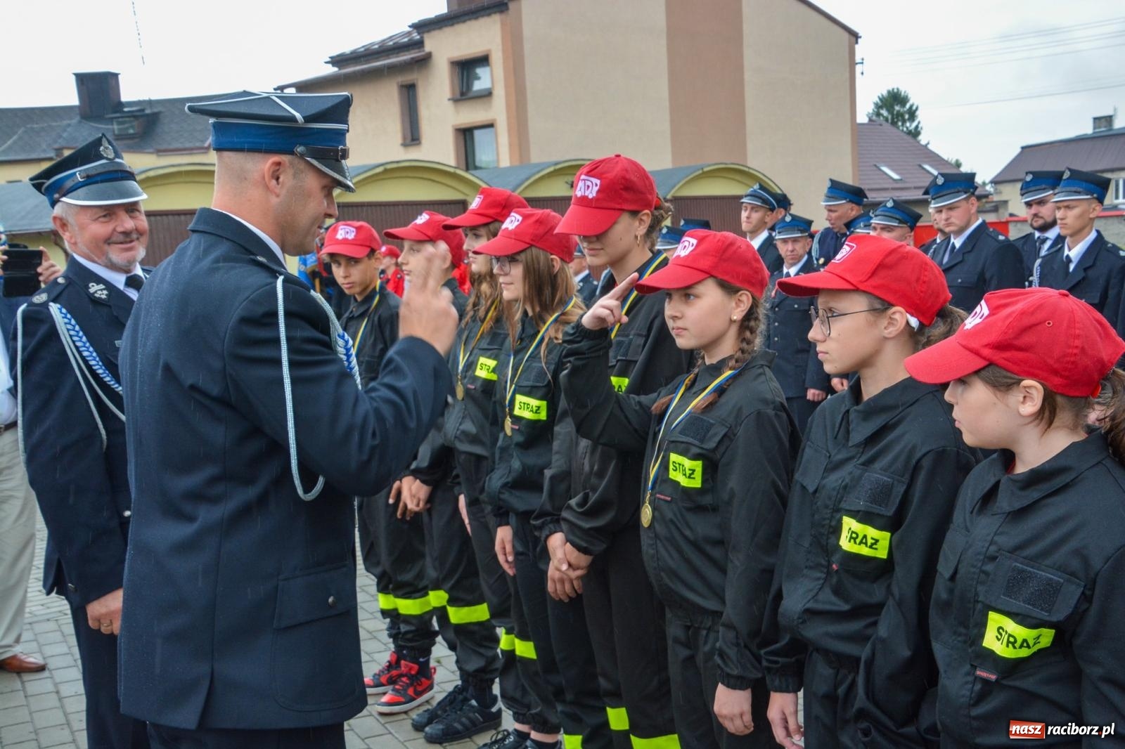 Zdjęcie w galerii na portalu naszraciborz.pl: Taki prezent na strażackie urodziny zdarza się rzadko. OSP Krzanowice świętuje 135-lecie [FOTO i WIDEO] wiadomości z regionu