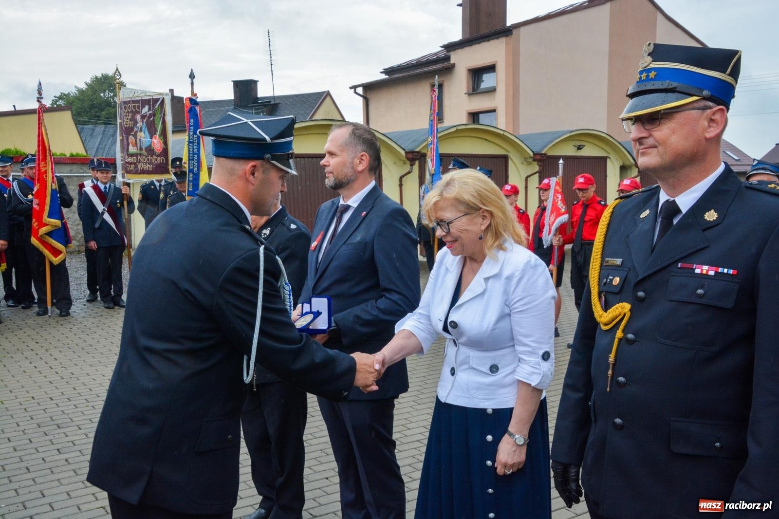 Zdjęcie w galerii na portalu naszraciborz.pl: Taki prezent na strażackie urodziny zdarza się rzadko. OSP Krzanowice świętuje 135-lecie [FOTO i WIDEO] wiadomości z regionu