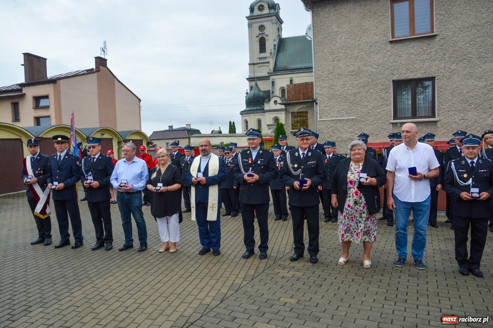 Zdjęcie w galerii na portalu naszraciborz.pl: Taki prezent na strażackie urodziny zdarza się rzadko. OSP Krzanowice świętuje 135-lecie [FOTO i WIDEO] wiadomości z regionu