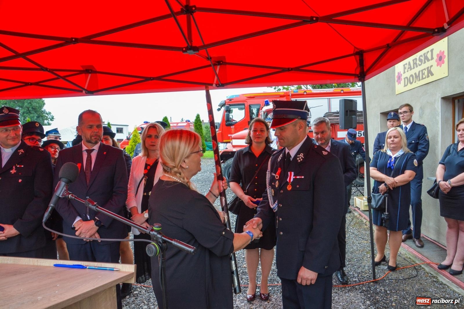 Zdjęcie w galerii na portalu naszraciborz.pl: Taki prezent na strażackie urodziny zdarza się rzadko. OSP Krzanowice świętuje 135-lecie [FOTO i WIDEO] wiadomości z regionu