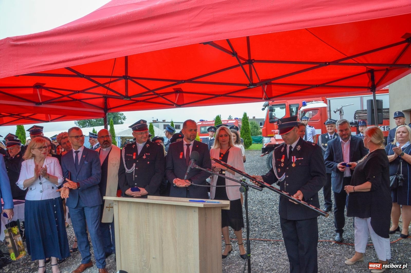 Zdjęcie w galerii na portalu naszraciborz.pl: Taki prezent na strażackie urodziny zdarza się rzadko. OSP Krzanowice świętuje 135-lecie [FOTO i WIDEO] wiadomości z regionu