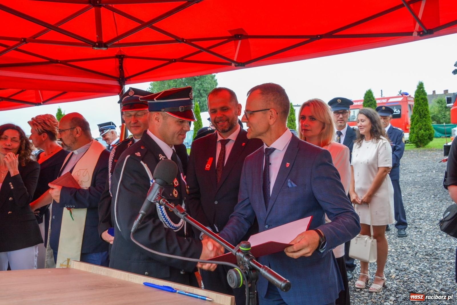 Zdjęcie w galerii na portalu naszraciborz.pl: Taki prezent na strażackie urodziny zdarza się rzadko. OSP Krzanowice świętuje 135-lecie [FOTO i WIDEO] wiadomości z regionu